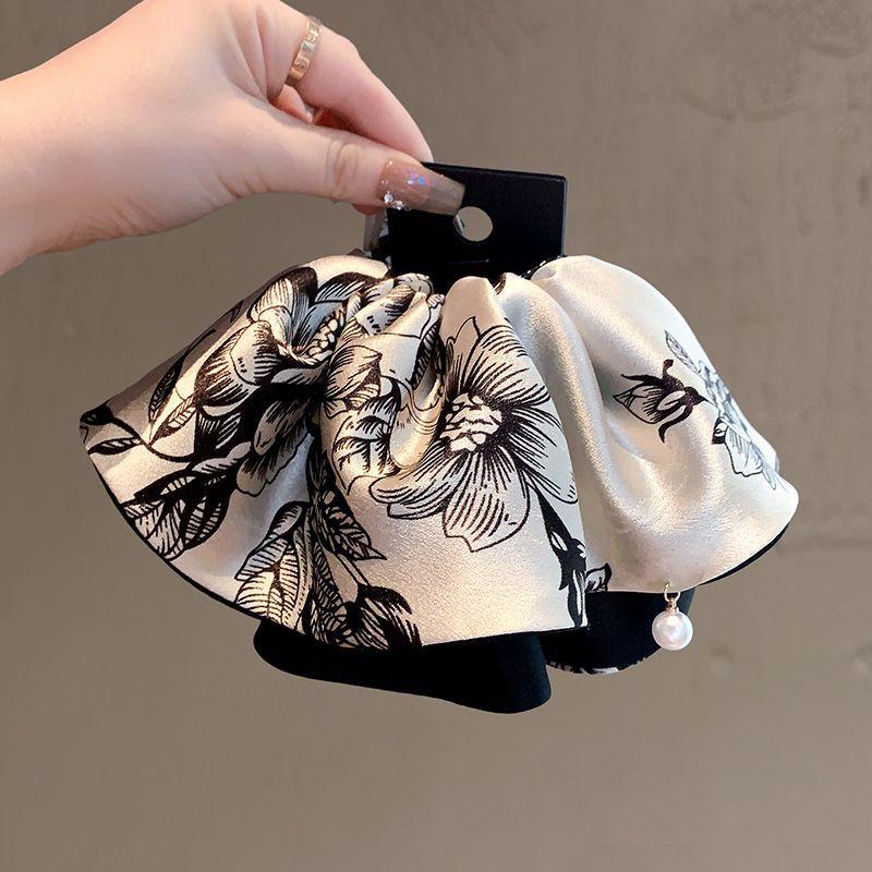 New French Vintage Skirt Tailor Hair Clip Luxury Printed Updo Shark Clamp Stylish Hair Accessory for Women
New French Vintage Skirt Tailor Hair Clip Luxury Printed Updo Shark Clamp Stylish Hair Accessory for Women