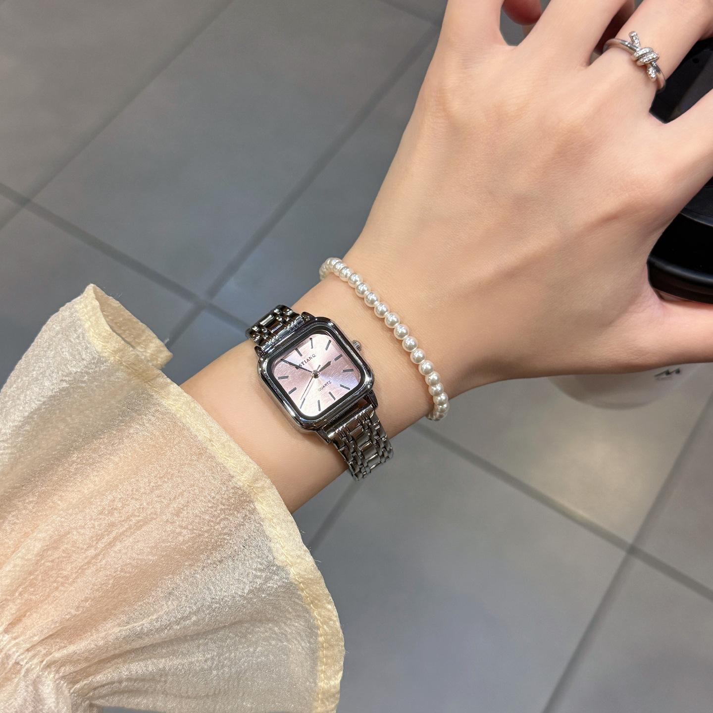 High-End Watch Women S Light Luxury Niche Workplace Retro Temperament Exquisite Small Square Watch Quartz Women S Watch Accessories
High-End Watch Women S Light Luxury Niche Workplace Retro Temperament Exquisite Small Square Watch Quartz Women S Watch Accessories