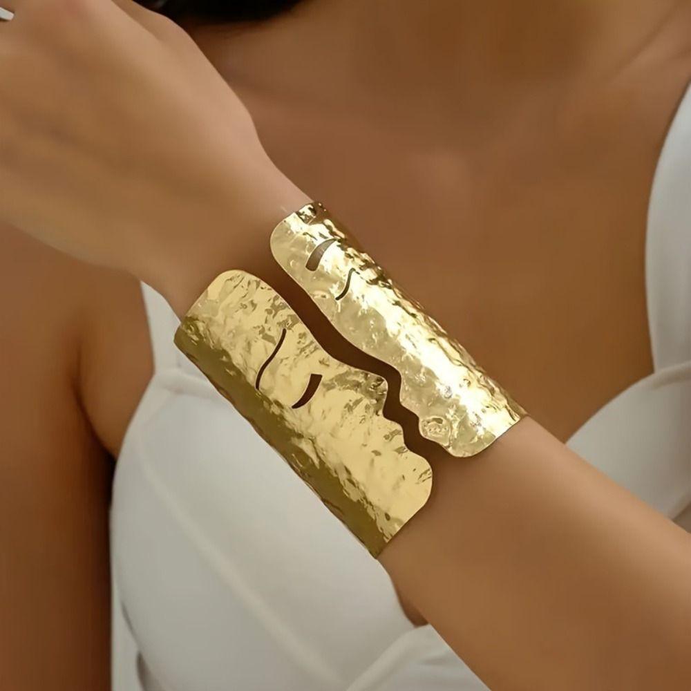 Metal Cuff Bangles Minority Design Exaggerated Bracelet Human Face Wide Open Bangle Girls срібний
Metal Cuff Bangles Minority Design Exaggerated Bracelet Human Face Wide Open Bangle Girls срібний