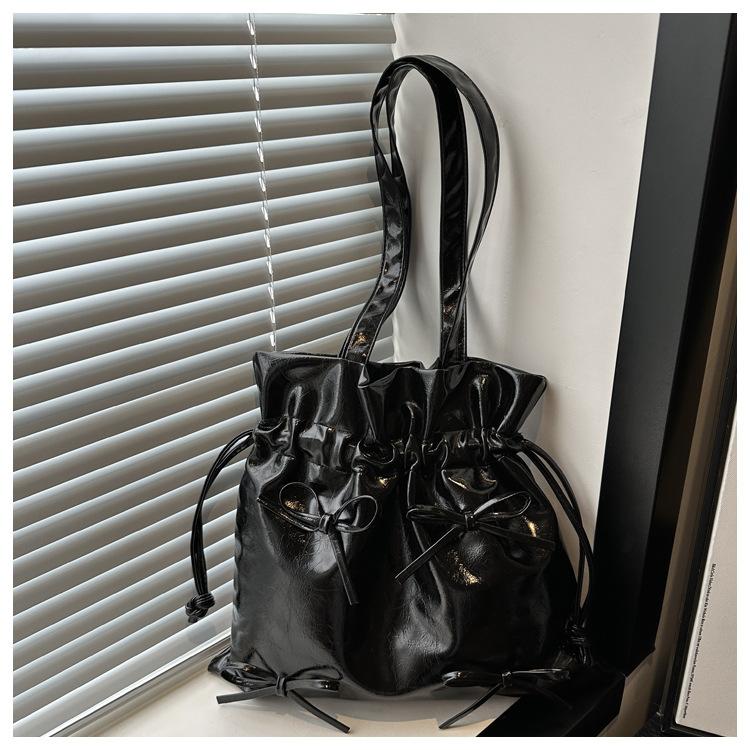 Модная повседневная сумка-ведро для женщин Ins Летняя корейская версия Ins Простая сумка через плечо Niche Повседневная плиссированная сумка
Модная повседневная сумка-ведро для женщин Ins Летняя корейская версия Ins Простая сумка через плечо Niche Повседневная плиссированная сумка