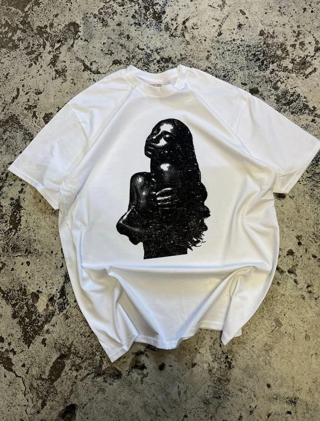Ретро Графическая Футболка Tee Sade Love Deluxe – Свободный Прямой Крой В Винтажном Стиле 2XL
Ретро Графическая Футболка Tee Sade Love Deluxe – Свободный Прямой Крой В Винтажном Стиле 2XL