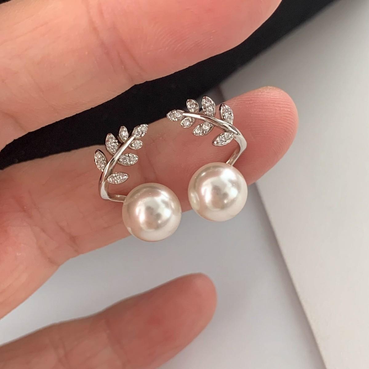 Anenjery Geometric Zircon Leaf Simulated-pearl Earrings For Women Versatile Fashion Exquisite Niche Earrings Jewelry Gifts белый
Anenjery Geometric Zircon Leaf Simulated-pearl Earrings For Women Versatile Fashion Exquisite Niche Earrings Jewelry Gifts белый