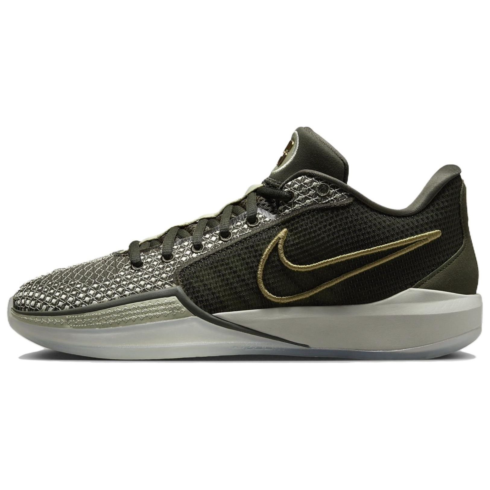 Женские кроссовки Nike Sabrina 1 Dedicated зеленый карго-хаки металлик-золото HF5518-302
Женские кроссовки Nike Sabrina 1 Dedicated зеленый карго-хаки металлик-золото HF5518-302