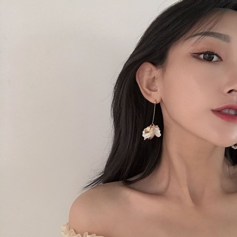 Korean Fashion Accessories Hanging Petals Stud Earrings Jewelry Drop Earrings Dangle Earrings
Korean Fashion Accessories Hanging Petals Stud Earrings Jewelry Drop Earrings Dangle Earrings