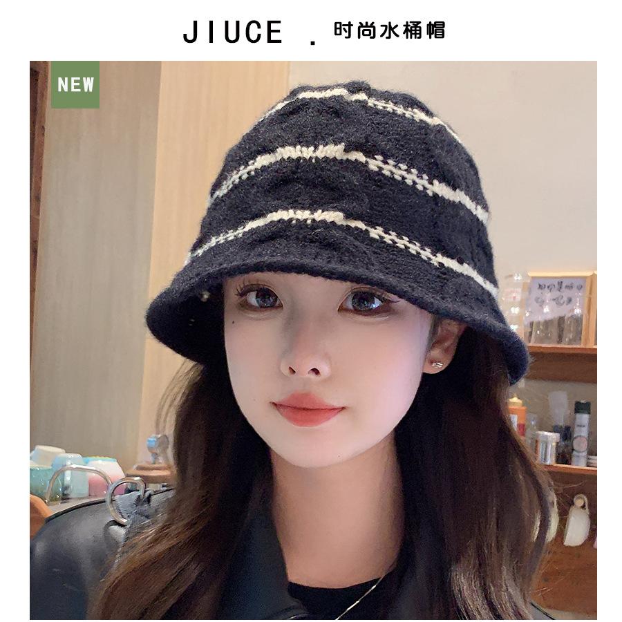 Color matching striped twist knitted hat women s version autumn and winter new fisherman hat children s fashionable and simple washbasin hat M(56-58cm)
Color matching striped twist knitted hat women s version autumn and winter new fisherman hat children s fashionable and simple washbasin hat M(56-58cm)