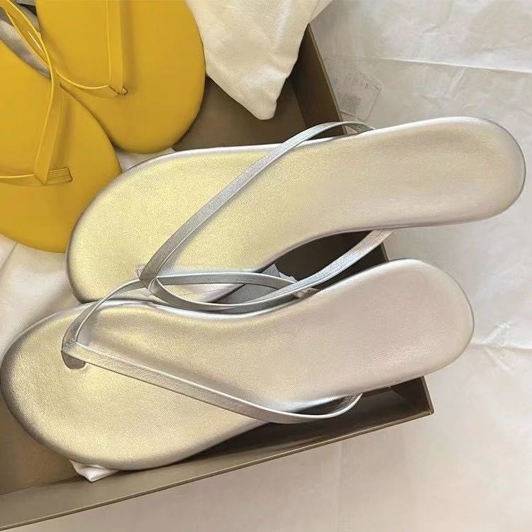 Pinch feet red flat flip-flops shoes women wear seaside beach sandals in summer 41 червоний
Pinch feet red flat flip-flops shoes women wear seaside beach sandals in summer 41 червоний
