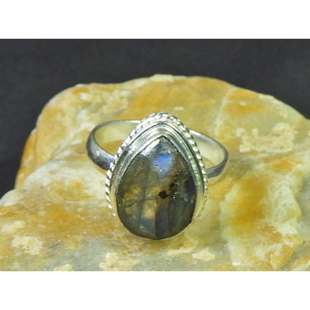 Natural Labradorite 925 Sterling Silver Pear Handmade Vintage Ring US-7.5 MK-68
Natural Labradorite 925 Sterling Silver Pear Handmade Vintage Ring US-7.5 MK-68