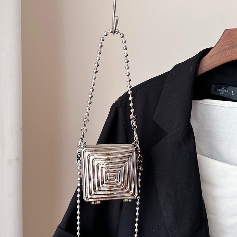 Crossbody bag 2025 new metal shoulder cute mini lipstick women s accessory bag
Crossbody bag 2025 new metal shoulder cute mini lipstick women s accessory bag