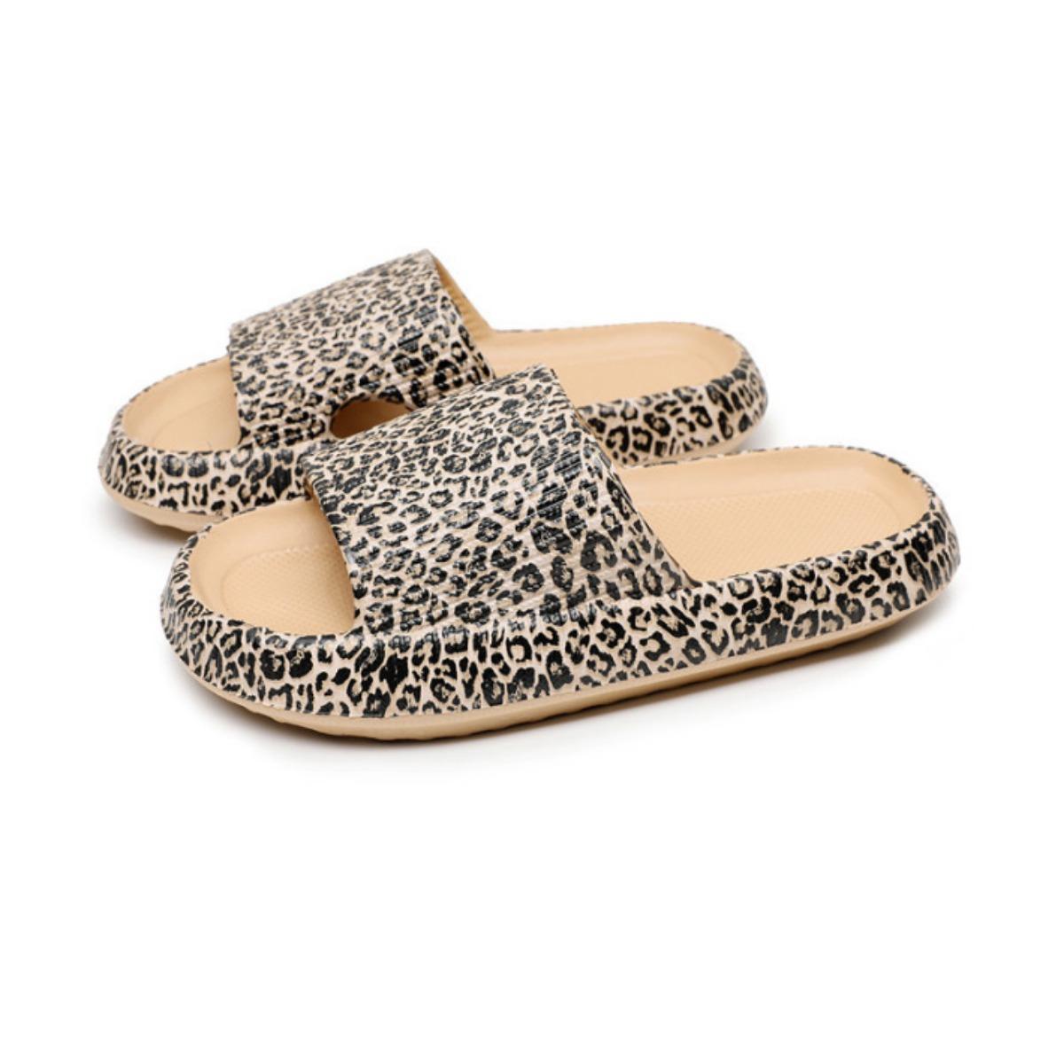 Модные женские тапочки из ЭВА с леопардовым принтом, женские тапочки Cloud на толстой подошве для отпуска, пляжа, общежития, женская обувь больших размеров 40-41
Модные женские тапочки из ЭВА с леопардовым принтом, женские тапочки Cloud на толстой подошве для отпуска, пляжа, общежития, женская обувь больших размеров 40-41