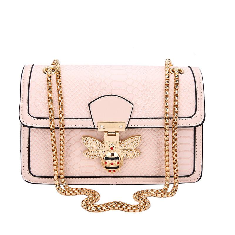 Женские сумки Bee в стиле ретро с рисунком аллигатора, сумки с клапаном, роскошные дизайнерские сумки на ремне, цепочка через плечо, маленькие квадратные сумки для девочек
Женские сумки Bee в стиле ретро с рисунком аллигатора, сумки с клапаном, роскошные дизайнерские сумки на ремне, цепочка через плечо, маленькие квадратные сумки для девочек