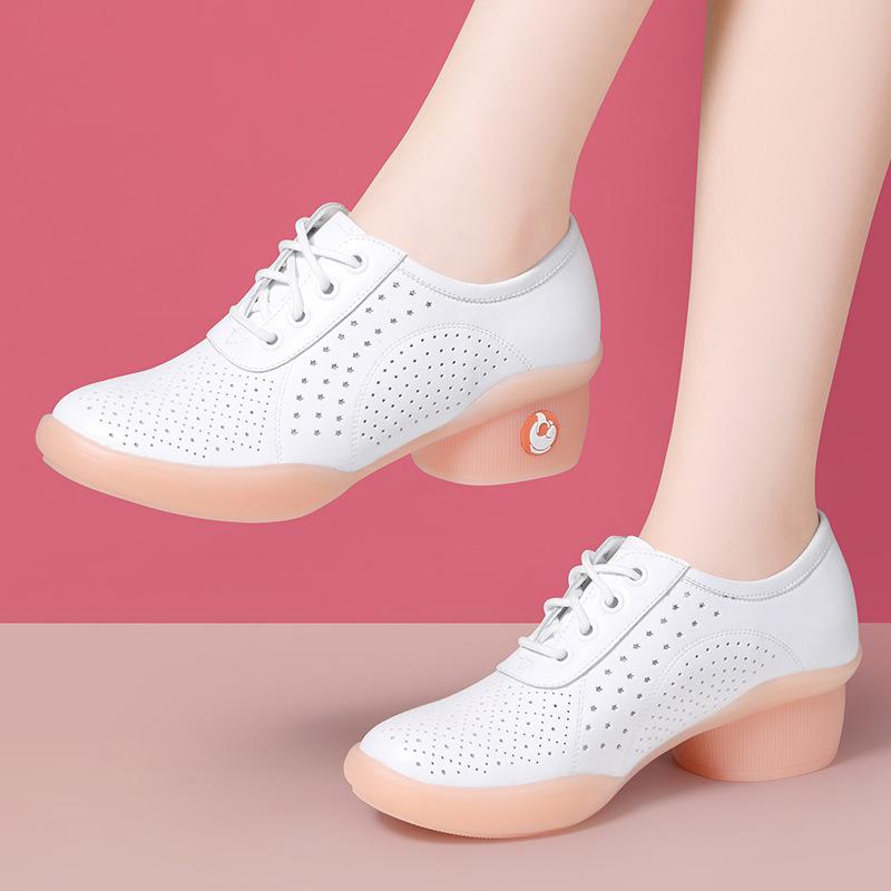 Модные новые женские туфли для танцев из мягкой коровьей кожи на среднем каблуке, дышащие, темно-синие, для квадратных танцев и латиноамериканских танцев для взрослых 34
Модные новые женские туфли для танцев из мягкой коровьей кожи на среднем каблуке, дышащие, темно-синие, для квадратных танцев и латиноамериканских танцев для взрослых 34