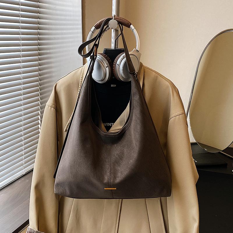 Retro Suede Tote Bag Women s Large Capaci Fringe Decorated Single oulder Crossbody Bag Versatile Commuting Bag Zipper Closure
Retro Suede Tote Bag Women s Large Capaci Fringe Decorated Single oulder Crossbody Bag Versatile Commuting Bag Zipper Closure