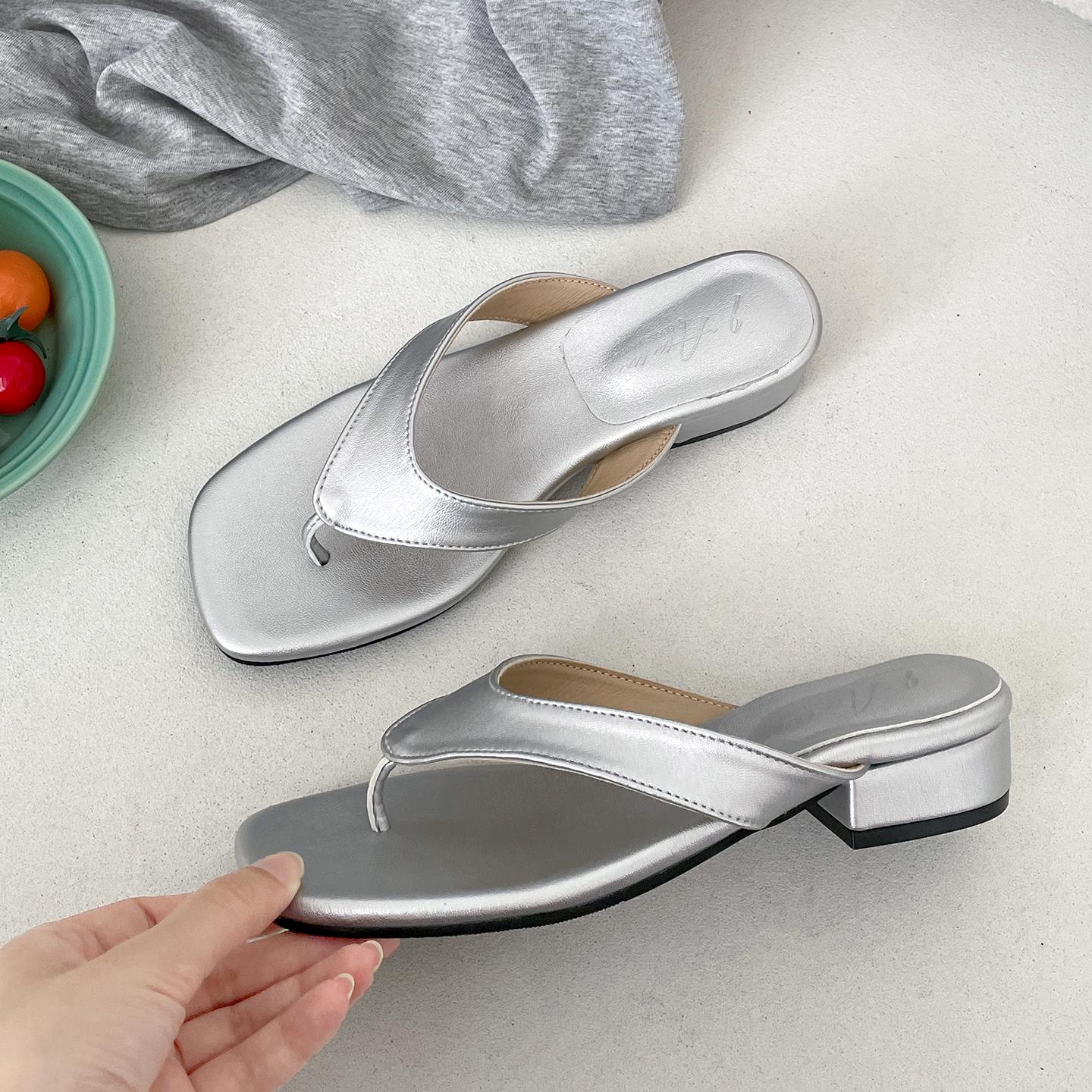 Летние женские шлепанцы на танкетке, уличные шлепанцы с перемычкой между пальцами, женские повседневные пляжные шлепанцы для отпуска 35 серебряный
Летние женские шлепанцы на танкетке, уличные шлепанцы с перемычкой между пальцами, женские повседневные пляжные шлепанцы для отпуска 35 серебряный