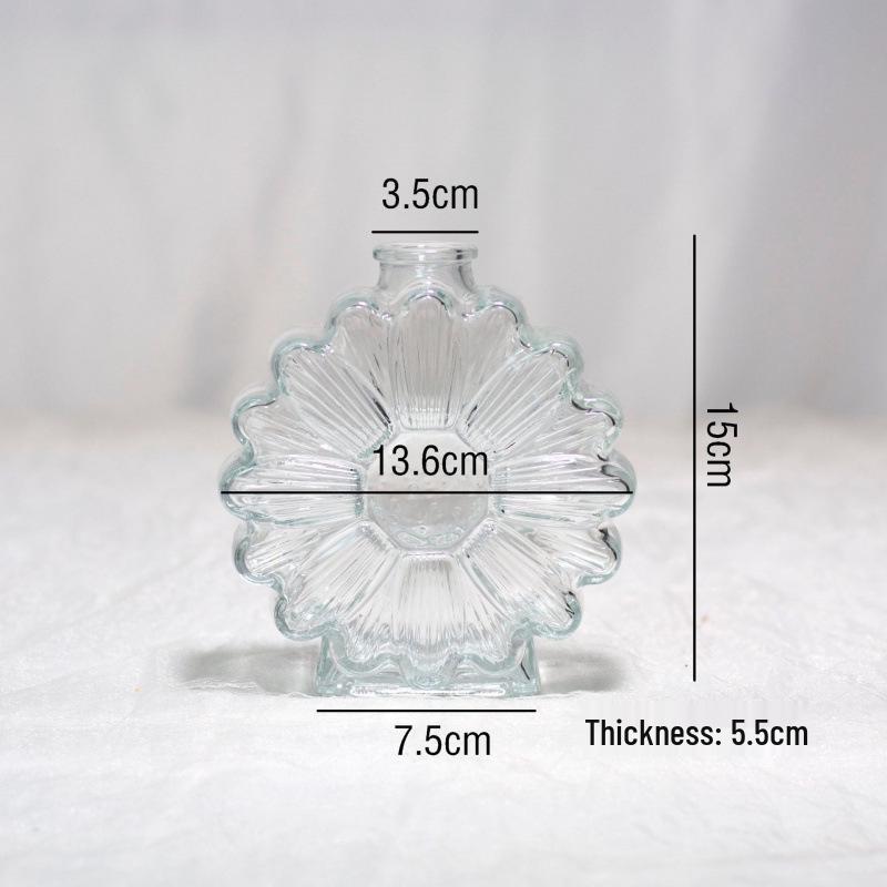 Retro Luxury Glass Vase for Flower Arrangement - Chrysanthemum & Sunflower Design прозорий
Retro Luxury Glass Vase for Flower Arrangement - Chrysanthemum & Sunflower Design прозорий