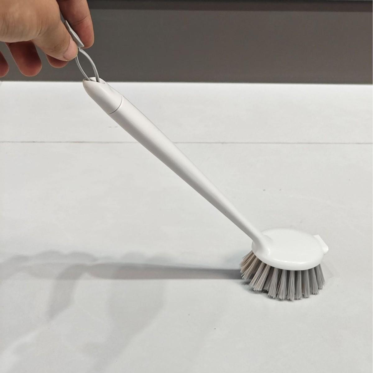 Durable Pot Brush: Long Handle, Scraper, No Dead Corners, Deep Stain Removal, Safe on Cookware.
Durable Pot Brush: Long Handle, Scraper, No Dead Corners, Deep Stain Removal, Safe on Cookware.