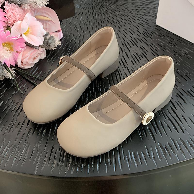 Retro and simple Mary Jane small leather shoes women s flat bottom 2025 spring and summer new soft leather thick heel soft sole one-word single shoes 40 хаки
Retro and simple Mary Jane small leather shoes women s flat bottom 2025 spring and summer new soft leather thick heel soft sole one-word single shoes 40 хаки
