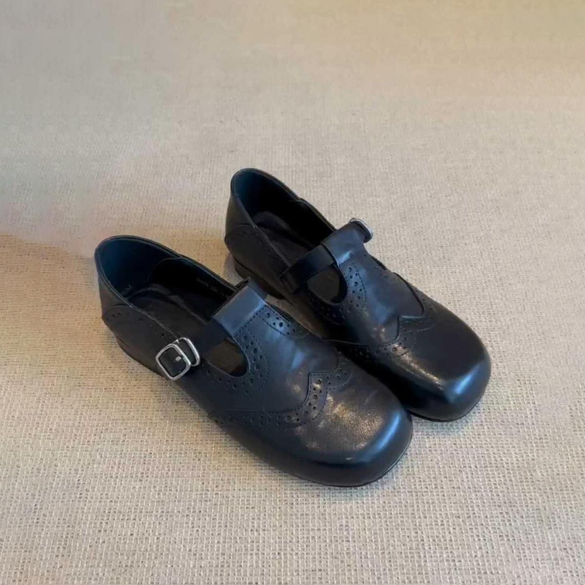 Ретро броги черные маленькие кожаные туфли женские Т-образная застежка круглый носок Мэри Джейн новые на плоской подошве 40 чёрный
Ретро броги черные маленькие кожаные туфли женские Т-образная застежка круглый носок Мэри Джейн новые на плоской подошве 40 чёрный