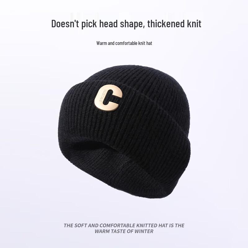 Вязаная шапка-бини из кроличьего пуха с акцентом в виде буквы C
Вязаная шапка-бини из кроличьего пуха с акцентом в виде буквы C