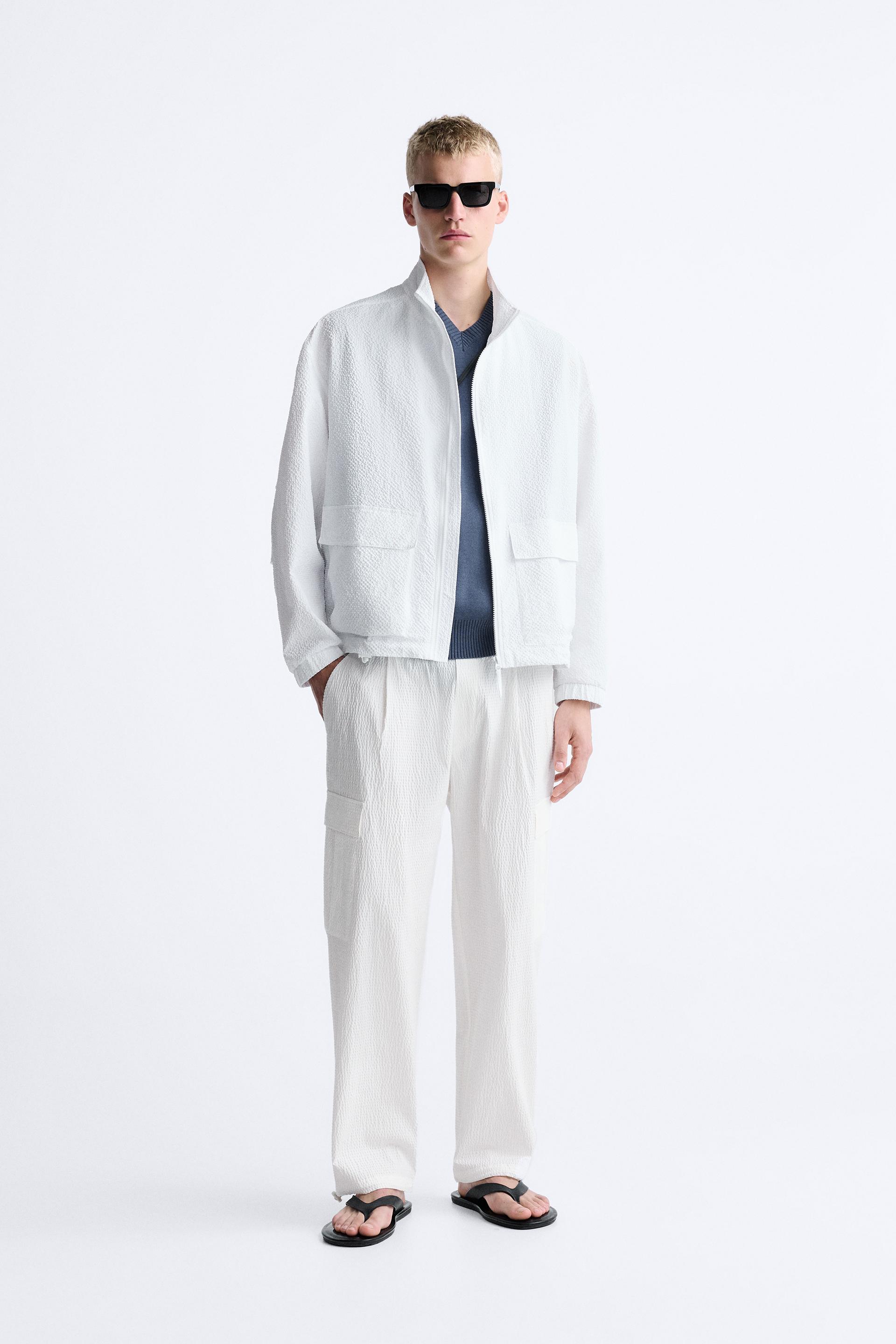 КУРТКА ИЗ СИРСАКЕРА С КАРМАНАМИ
КУРТКА ИЗ СИРСАКЕРА С КАРМАНАМИ