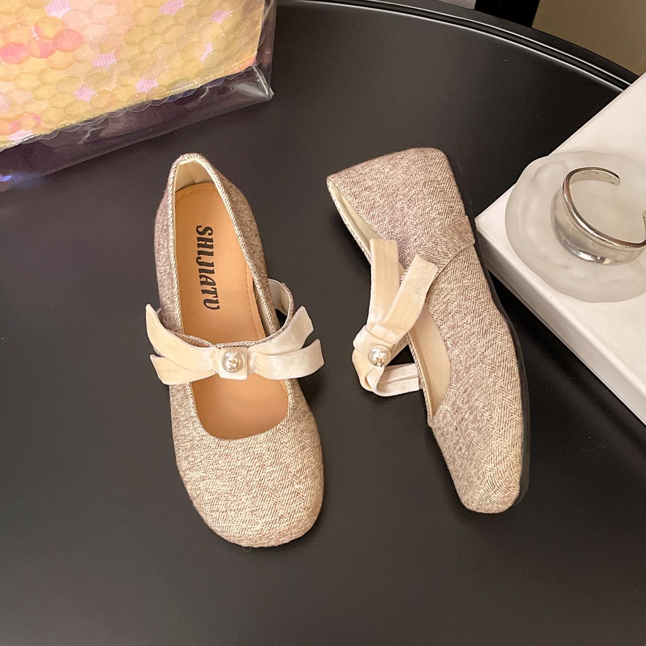 Весенняя мода с туфлями Мэри Джейн на юбке, замшевые, нежные, с жемчужной внутренней высотой, французским бантом, одинарные туфли, женская обувь 40 абрикосовый
Весенняя мода с туфлями Мэри Джейн на юбке, замшевые, нежные, с жемчужной внутренней высотой, французским бантом, одинарные туфли, женская обувь 40 абрикосовый