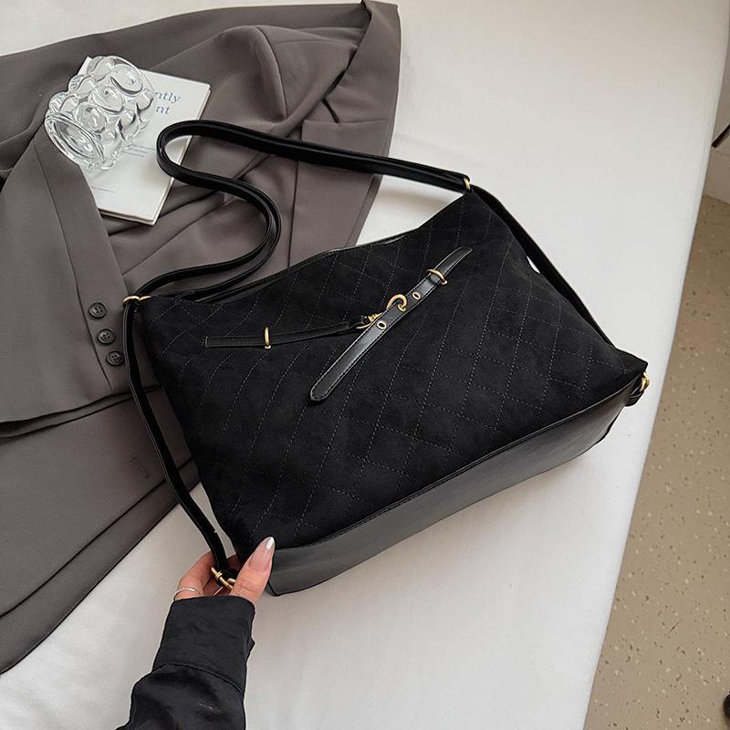 Модное ретро большая вместимость рюкзак для женщин 2025 осень новый модный наплечный мессенджер сумка тоут для женщин чёрный
Модное ретро большая вместимость рюкзак для женщин 2025 осень новый модный наплечный мессенджер сумка тоут для женщин чёрный