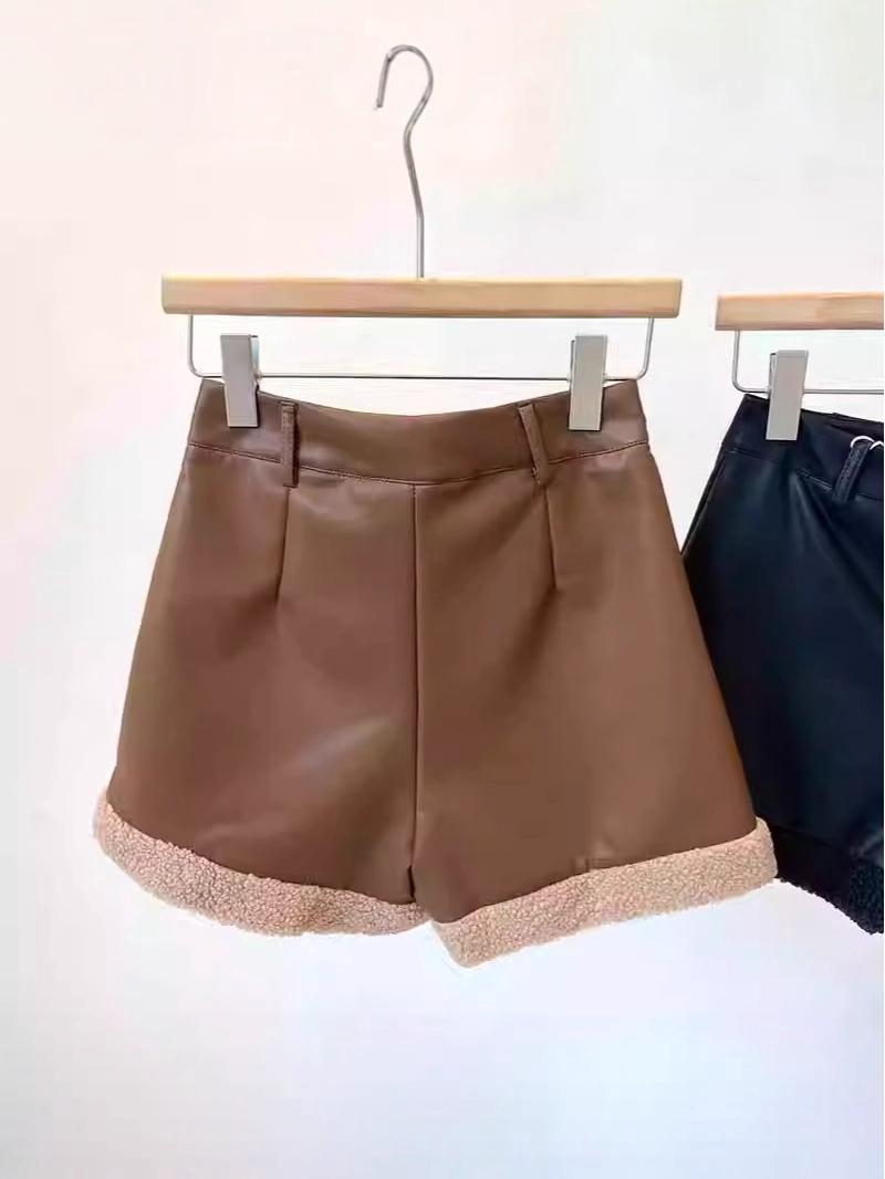 Petite Patchwork High Waist Leather Hot Pants with Furry Design for Autumn/Winter 4XL чёрный
Petite Patchwork High Waist Leather Hot Pants with Furry Design for Autumn/Winter 4XL чёрный
