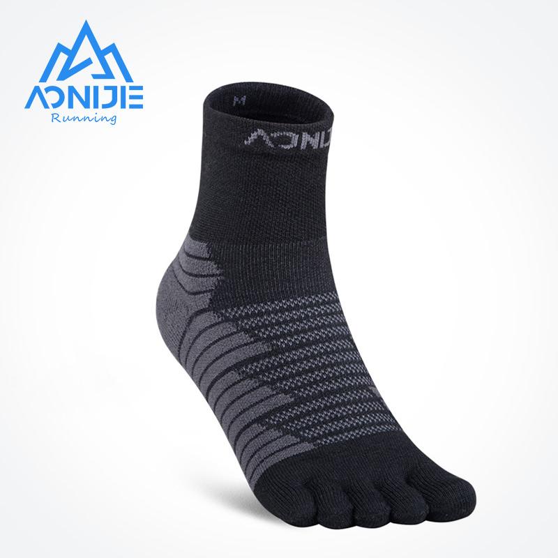 Одна пара AONIJIE E4819 унисекс, спортивные носки средней длины с пятью пальцами, впитывающие пот, носки с защитой от запаха, подходят для бега, пешего марафона
Одна пара AONIJIE E4819 унисекс, спортивные носки средней длины с пятью пальцами, впитывающие пот, носки с защитой от запаха, подходят для бега, пешего марафона