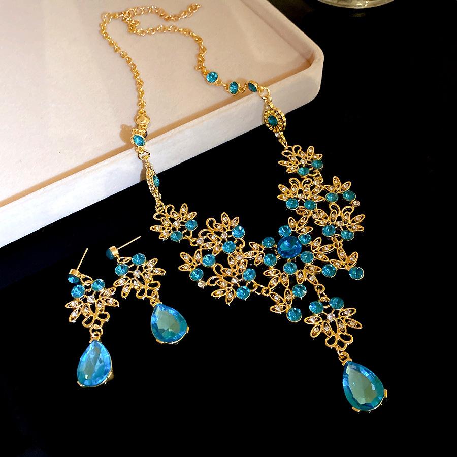 European and American diamond-encrusted flower hollow water drop pendant earrings light luxury high-end bracelet court style elegant and exquisite set
European and American diamond-encrusted flower hollow water drop pendant earrings light luxury high-end bracelet court style elegant and exquisite set