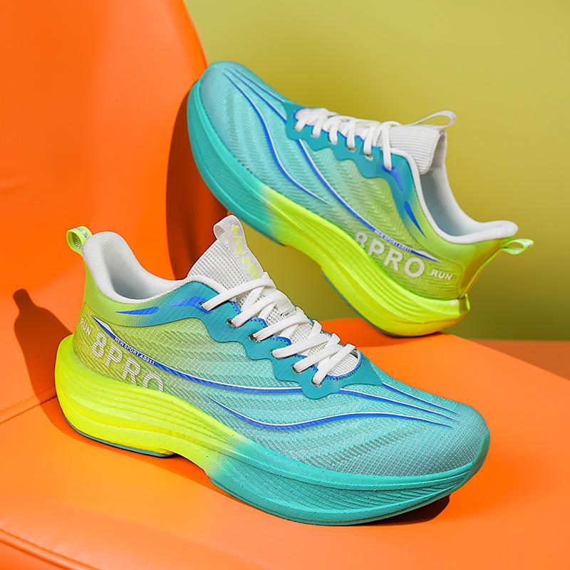 New ultra-light shock-absorbing carbon board sneakers men s non-slip training running shoes for junior high school students 45
New ultra-light shock-absorbing carbon board sneakers men s non-slip training running shoes for junior high school students 45
