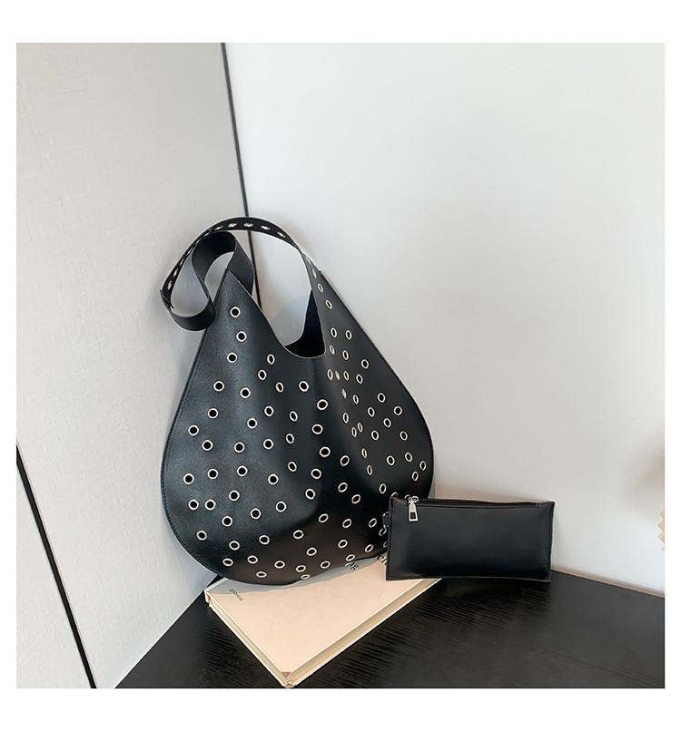 Chic Black Khaki And Brown Rivet Tote Bag For Women Spacious And Trendy For Everyday Style чорний
Chic Black Khaki And Brown Rivet Tote Bag For Women Spacious And Trendy For Everyday Style чорний