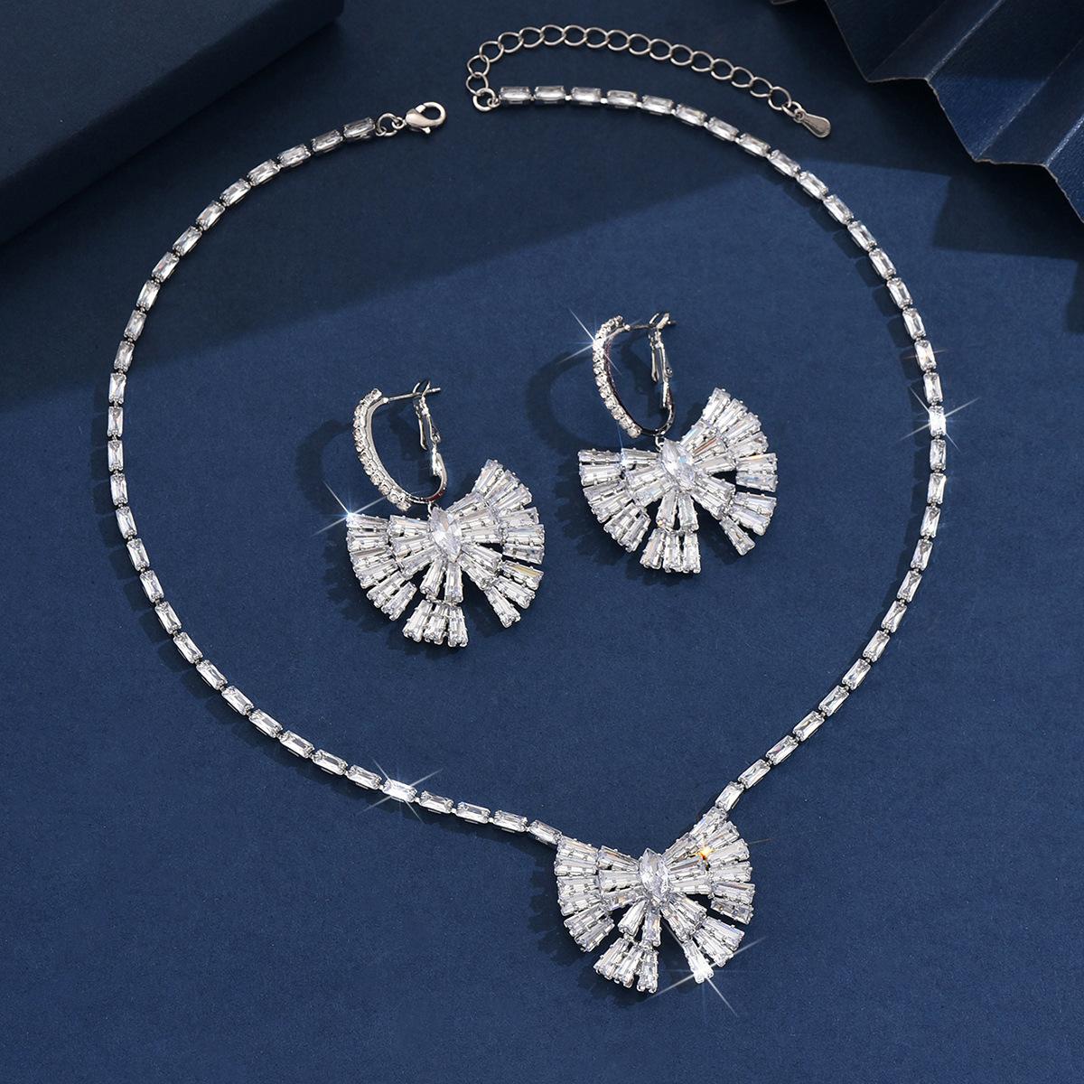 Diamond-Encrusted Zircon Bow Earrings Necklace Light Luxury High-End Stud Earrings Niche Fashion Sweet Bride Lady Suit
Diamond-Encrusted Zircon Bow Earrings Necklace Light Luxury High-End Stud Earrings Niche Fashion Sweet Bride Lady Suit