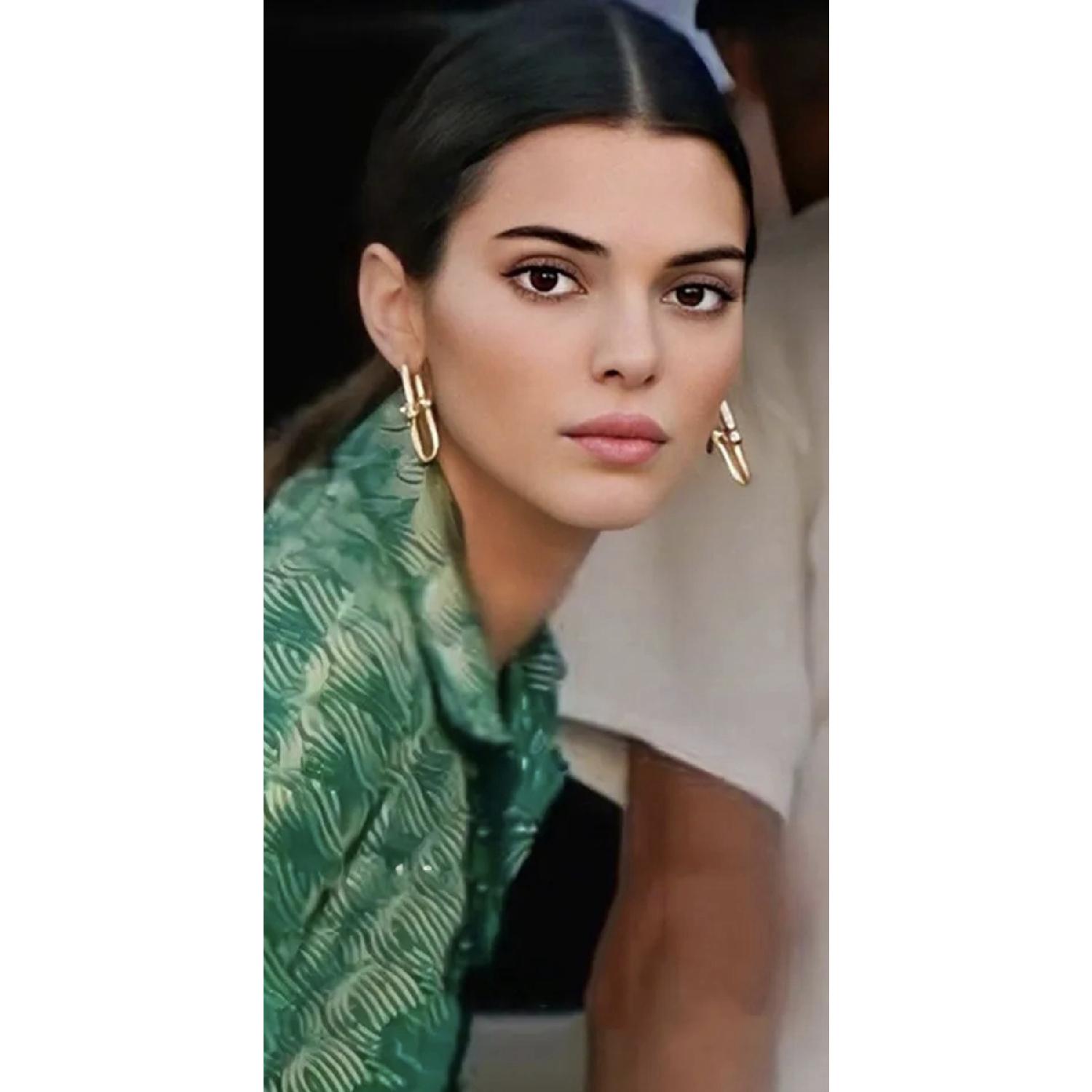 Женские золотые серьги Tiffany
Женские золотые серьги Tiffany