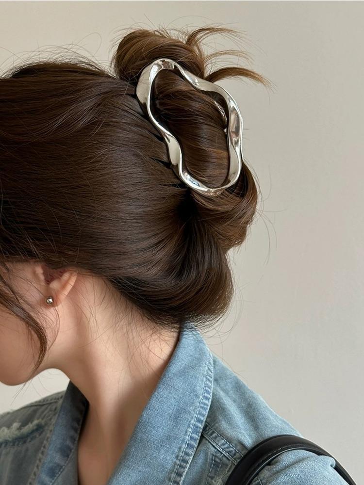New Irregular Lines Cloud Grab Clips High-end Metal Hairpins Women s Back of The Head Temperament Shark Clips Headgear. срібний
New Irregular Lines Cloud Grab Clips High-end Metal Hairpins Women s Back of The Head Temperament Shark Clips Headgear. срібний