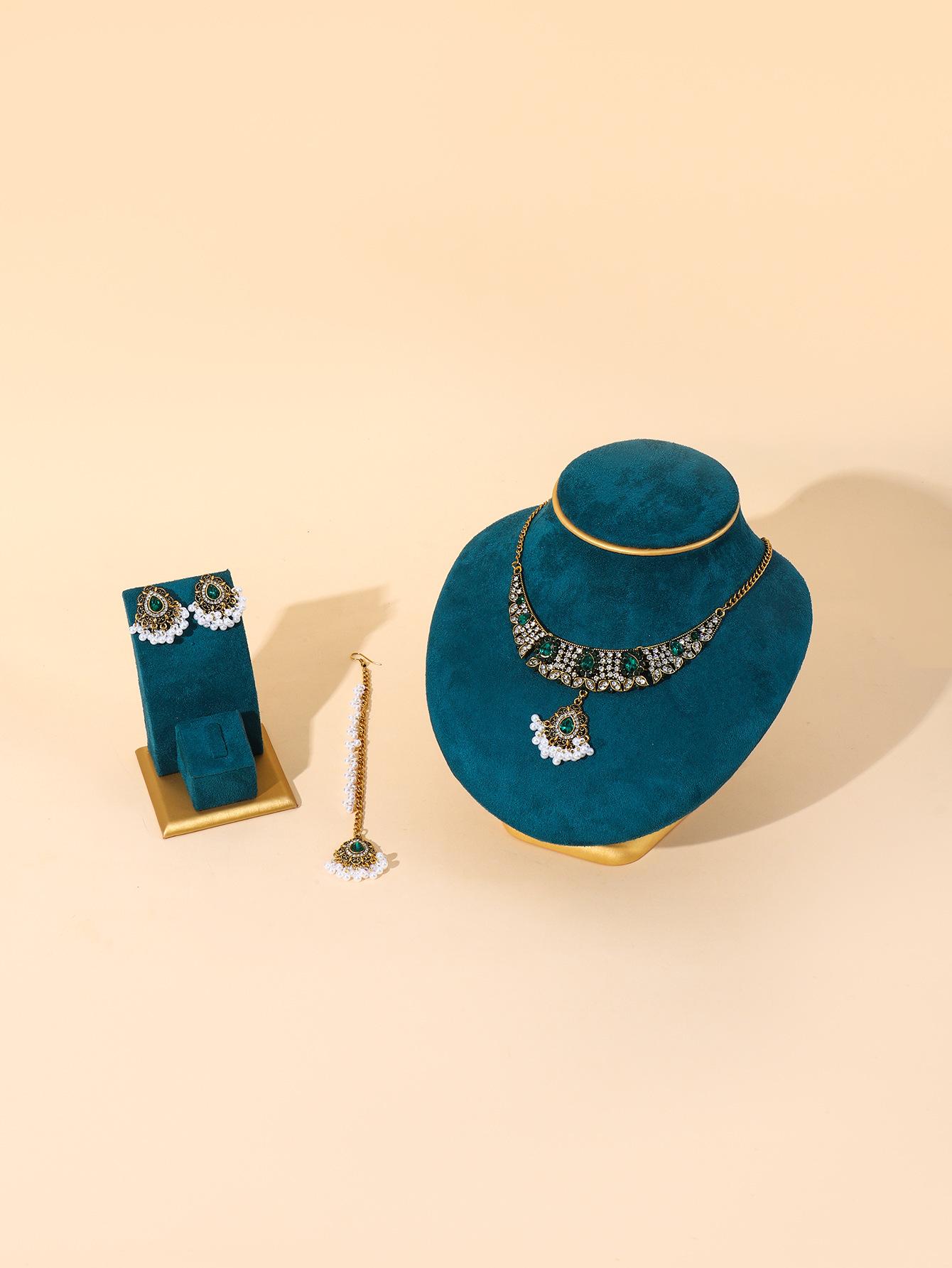 Vintage European - American Style Metal Jewelry Set - Trendy Necklace , Earrings & Hair Accessory for Women зелений
Vintage European - American Style Metal Jewelry Set - Trendy Necklace , Earrings & Hair Accessory for Women зелений