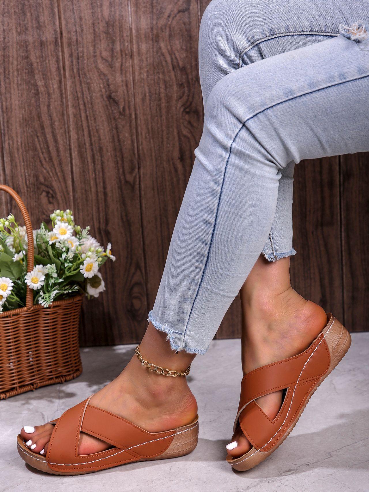 Wedge heel thick-soled slippers women s European, American and foreign trade large size round head casual solid color cross belt one pedal we 43 темно-коричневого
Wedge heel thick-soled slippers women s European, American and foreign trade large size round head casual solid color cross belt one pedal we 43 темно-коричневого