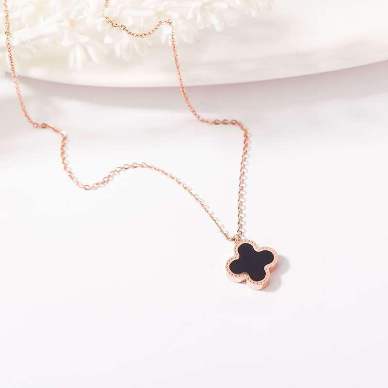 Серебряное минималистичное ожерелье с четырехлистным клевером
Серебряное минималистичное ожерелье с четырехлистным клевером