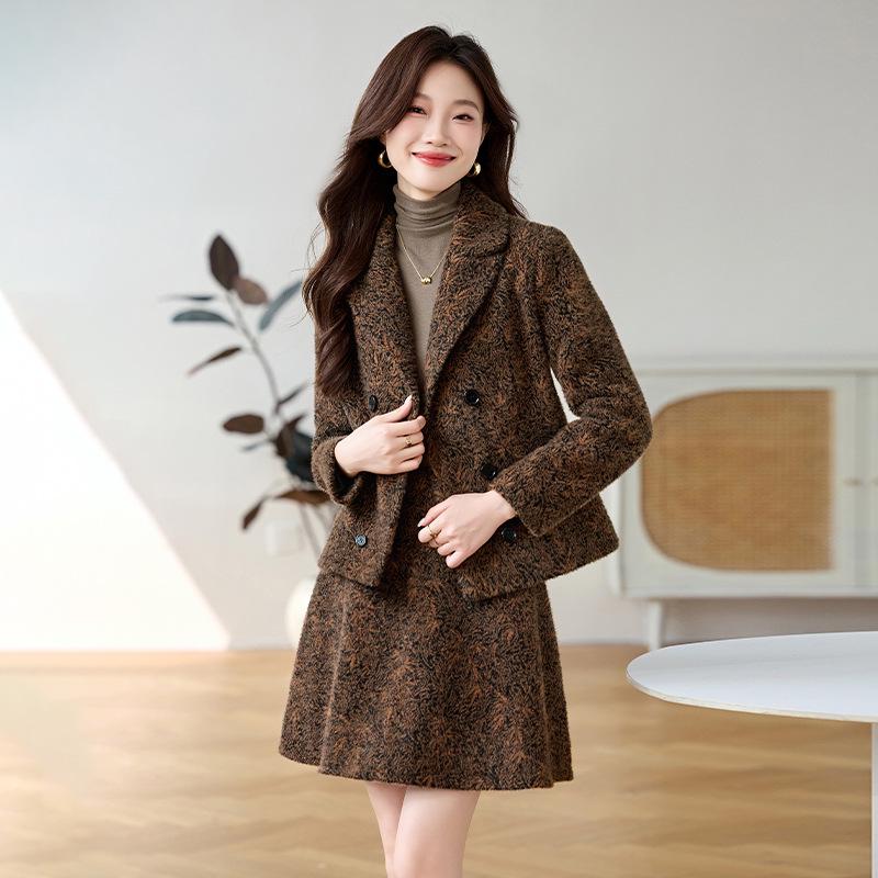 Autumn/Winter Double-Breasted Coat & Skirt Set - Fashionable Cotton-Padded LB7605 L (105-115 jin)
Autumn/Winter Double-Breasted Coat & Skirt Set - Fashionable Cotton-Padded LB7605 L (105-115 jin)