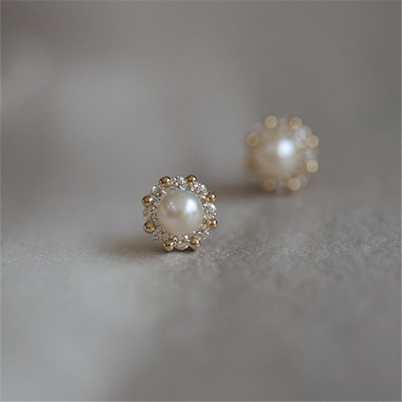 925 Sterling Silver French Simple Pearl Stud Earrings Women Light Luxury Temperament Wedding 14k Gold Plated Jewelry Gift Silver
925 Sterling Silver French Simple Pearl Stud Earrings Women Light Luxury Temperament Wedding 14k Gold Plated Jewelry Gift Silver