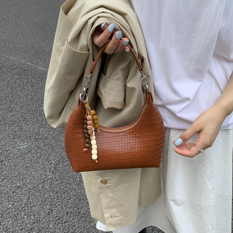 Популярная модная одноплечевая сумка через плечо, лето, новая, универсальная, портативная, большой вместимости, простая сумка под мышкой для женщин коричневый
Популярная модная одноплечевая сумка через плечо, лето, новая, универсальная, портативная, большой вместимости, простая сумка под мышкой для женщин коричневый