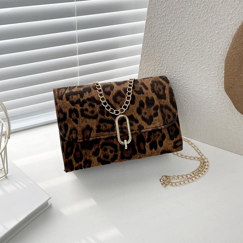 Trend chain portable casual small square bag women s fashion personality autumn and winter new leopard print matte retro messenger bag
Trend chain portable casual small square bag women s fashion personality autumn and winter new leopard print matte retro messenger bag