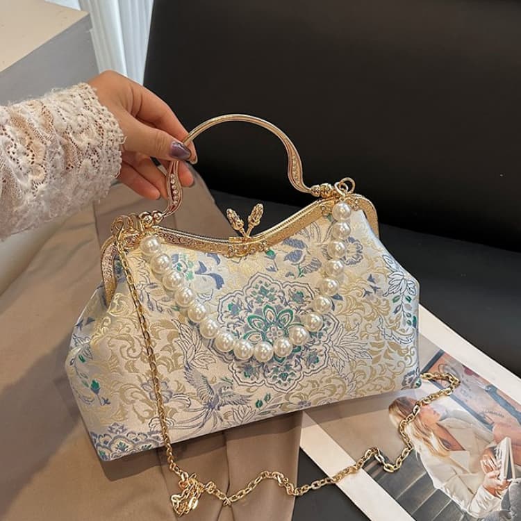 National Style Embroidered Brocade Mouth Gold Bag Women s Banquet Handbag синій
National Style Embroidered Brocade Mouth Gold Bag Women s Banquet Handbag синій