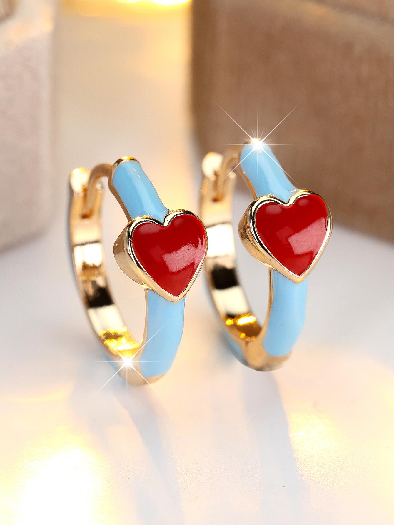 ins sweet and cool red and blue contrasting color love earrings, personalized design earrings, eye-catching accessories on the street
ins sweet and cool red and blue contrasting color love earrings, personalized design earrings, eye-catching accessories on the street