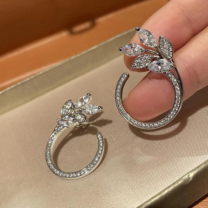 CAOSHI Luxury Fashion Leaf Shape Stud Earrings Women Copper Color Shiny Zirconia Zircon for Engagement Stylish Chic Accessories
CAOSHI Luxury Fashion Leaf Shape Stud Earrings Women Copper Color Shiny Zirconia Zircon for Engagement Stylish Chic Accessories