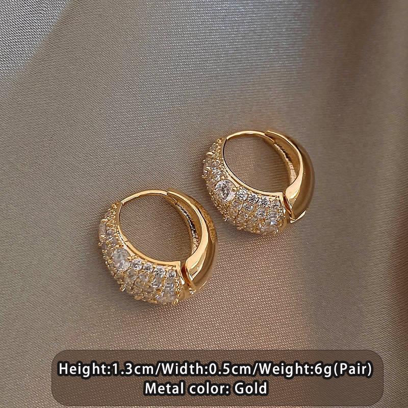 Luxury Gold Color Ear Buckle Exquisite Micro Inlaid Zircon High-End Earrings For Women‘s Jewelry Accessories New Design 2026
Luxury Gold Color Ear Buckle Exquisite Micro Inlaid Zircon High-End Earrings For Women‘s Jewelry Accessories New Design 2026