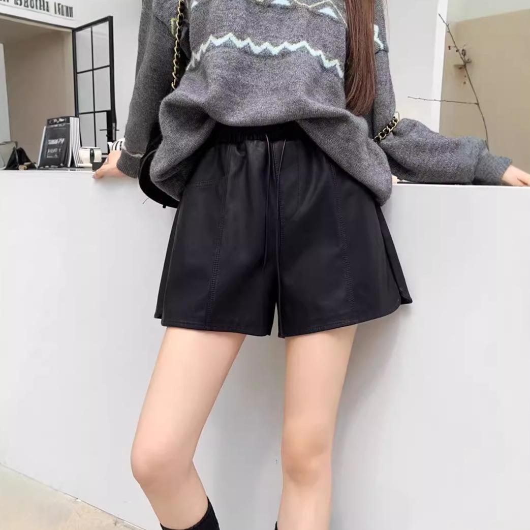 PU Leather High-Waisted Matte Shorts for Women - 2024 Autumn/Winter, Wrinkle-Resistant, Thickened, Wide-Leg, A-Line Design. M
PU Leather High-Waisted Matte Shorts for Women - 2024 Autumn/Winter, Wrinkle-Resistant, Thickened, Wide-Leg, A-Line Design. M