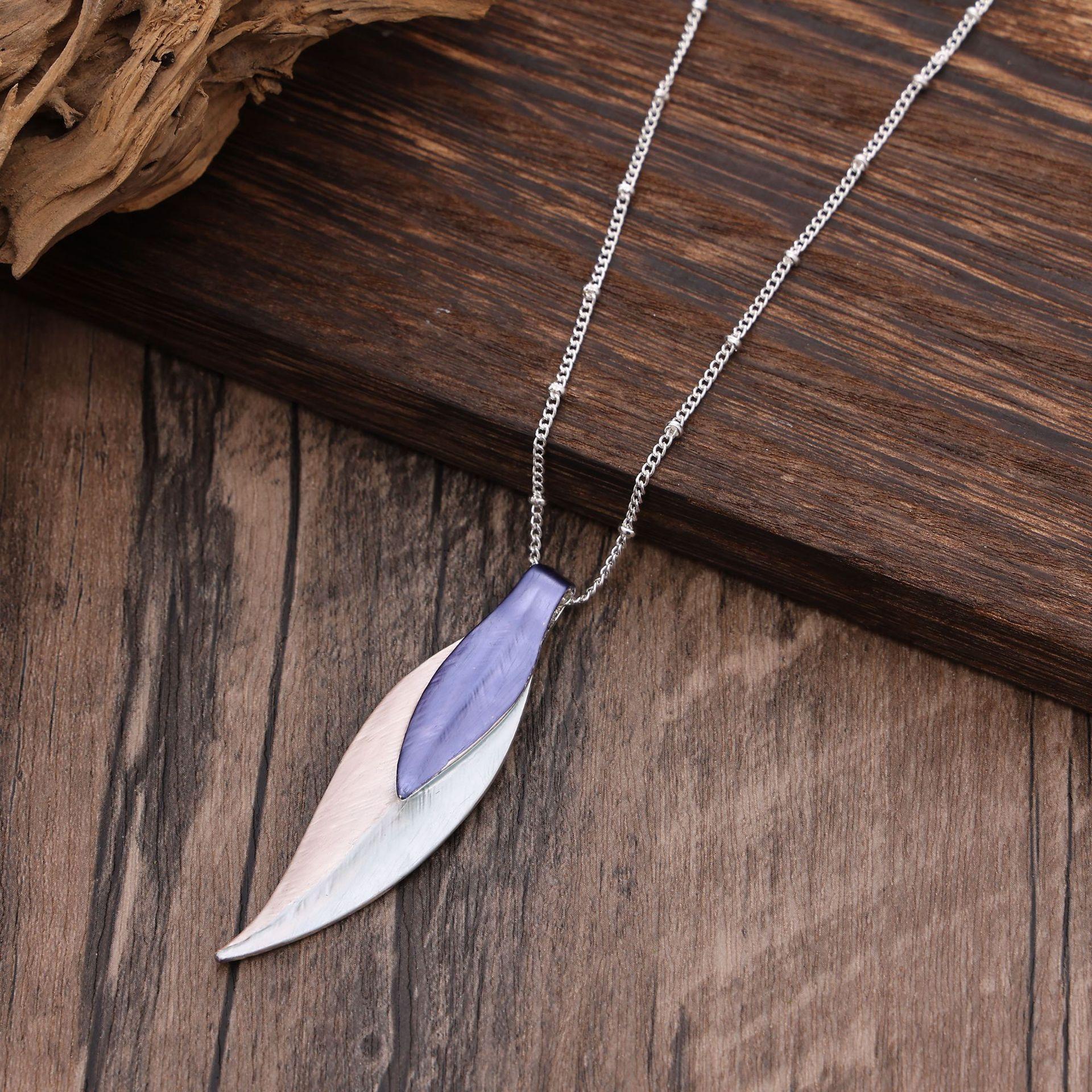 Новая двухслойная подвеска из цинкового сплава в виде пера, модное высококачественное универсальное ожерелье с красочной масляной росписью
Новая двухслойная подвеска из цинкового сплава в виде пера, модное высококачественное универсальное ожерелье с красочной масляной росписью