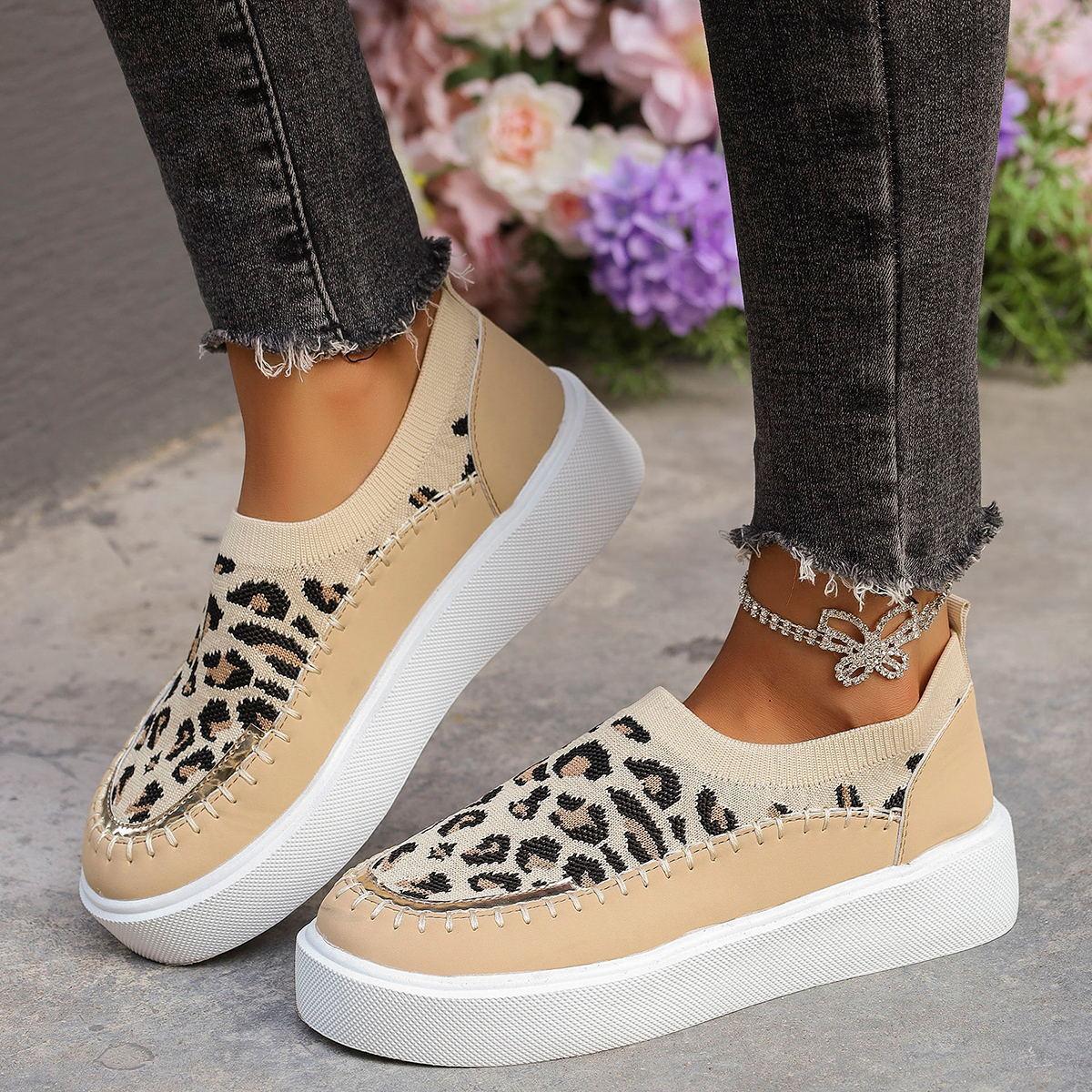 Foreign trade single shoes women s shoes 2024 large size new European and American style thick-soled muffin foot cover casual sports shoes women 36
Foreign trade single shoes women s shoes 2024 large size new European and American style thick-soled muffin foot cover casual sports shoes women 36