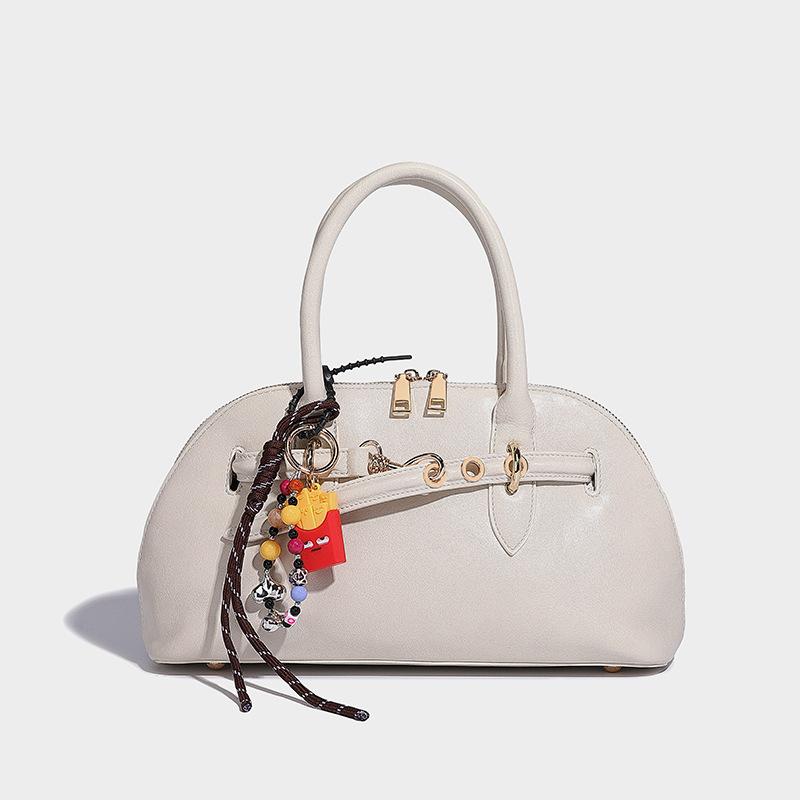 The same retro versatile letter handbag, one shoulder underarm bag, messenger bag, women s bag, new model. білий
The same retro versatile letter handbag, one shoulder underarm bag, messenger bag, women s bag, new model. білий