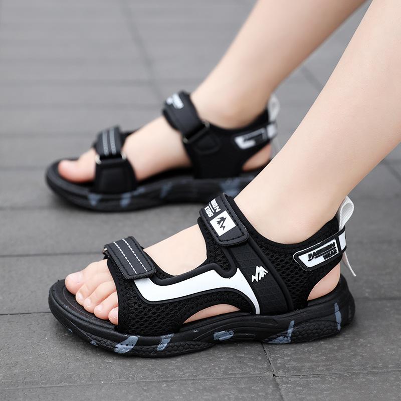 199 boys sandals new middle and older children baby children non-slip soft bottom sand Size 28 (inner length 17.8cm)
199 boys sandals new middle and older children baby children non-slip soft bottom sand Size 28 (inner length 17.8cm)