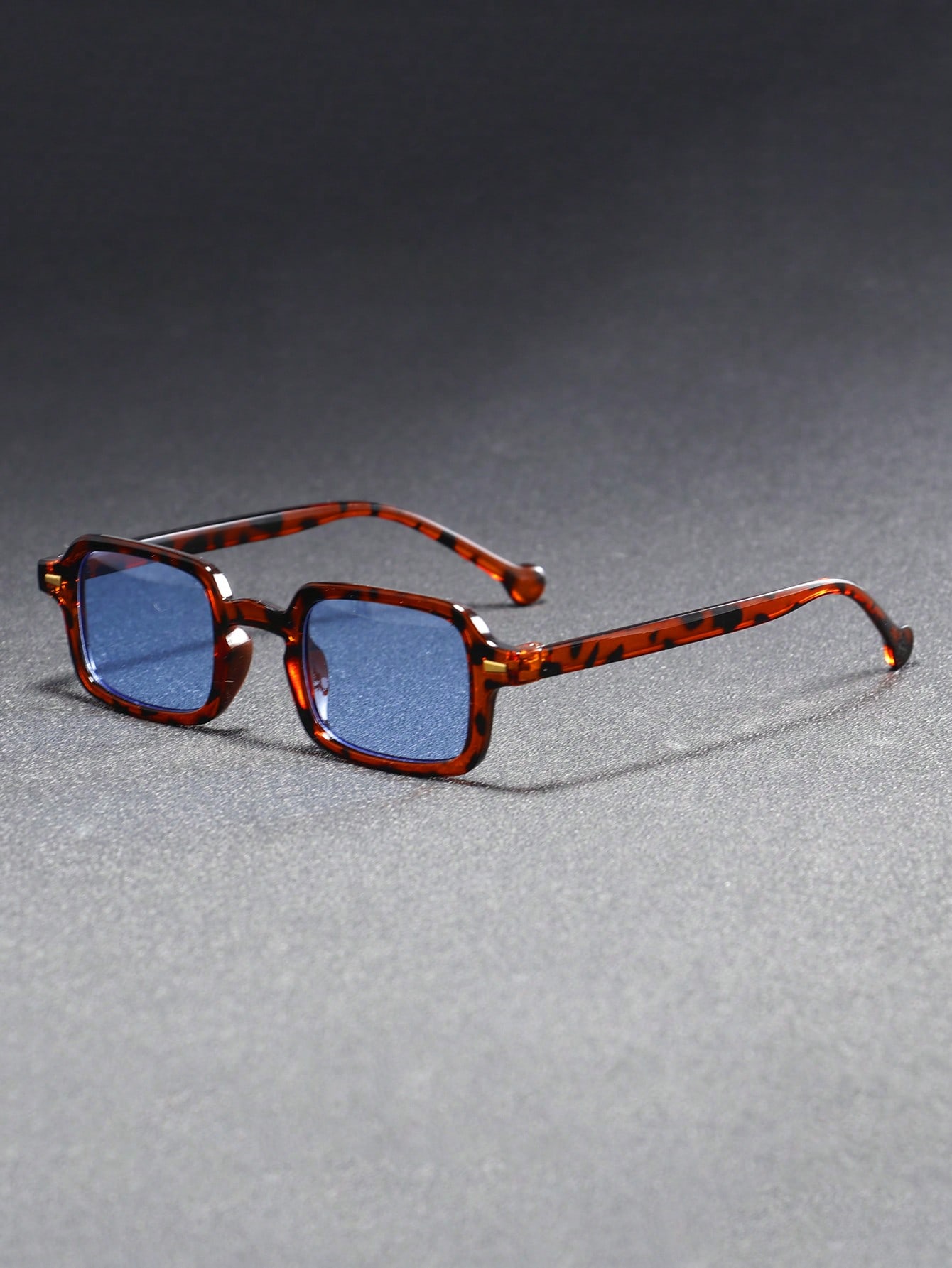 1 pair of men s European and American retro beige-studded rectangular fashion street hip-hop all-match stylish sunglasses suitab синий
1 pair of men s European and American retro beige-studded rectangular fashion street hip-hop all-match stylish sunglasses suitab синий
